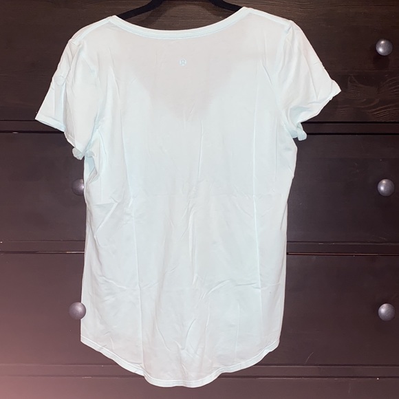 LuluLemon Love V-Neck T-Shirt Size 8 - Picture 2 of 2